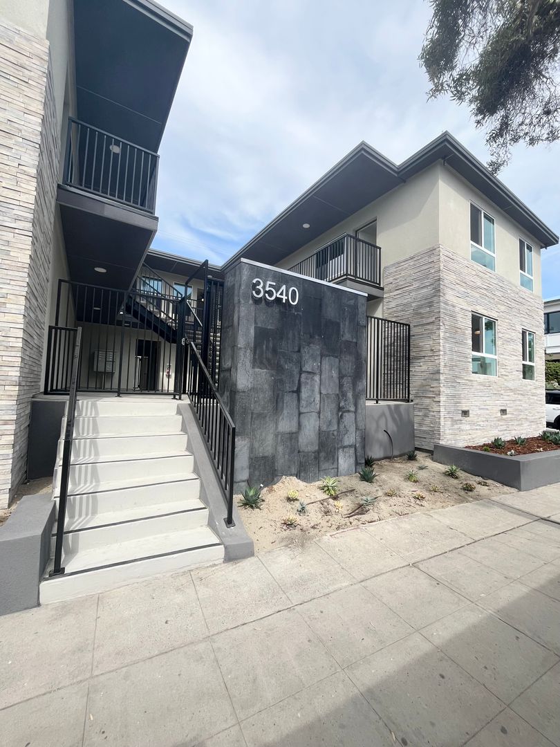 San Diego Apartment: 3540 Mission Blvd