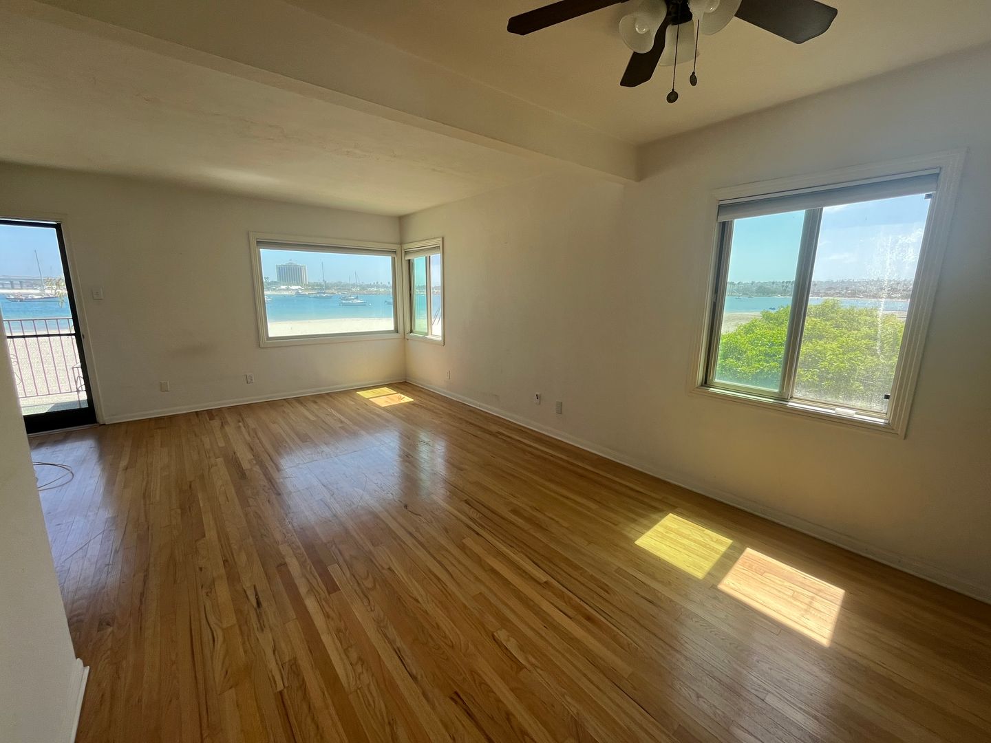 San Diego Apartment: 2933-2935 Bayside Walk