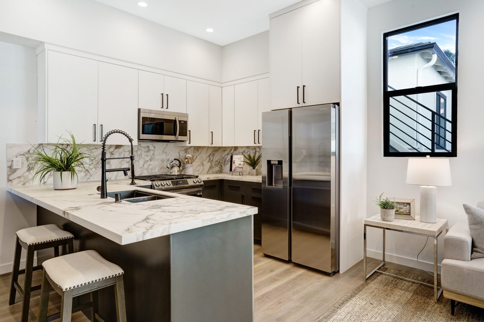 COASTAL LIVING AWAITS IN PACIFIC BEACH! Spacious, Gorgeous 3BA/2BA | $5,800/mo! 2 of 12