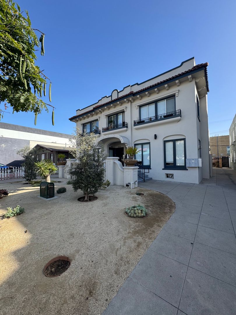 San Diego Apartment: 3935 4th Ave.