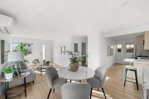 BEAUTIFULLY RENOVATED - Bankers Hill 1BD/1BA w/ Detached Garage + Assigned Parking Space! – photo 1