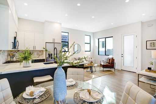COASTAL LIVING AWAITS IN PACIFIC BEACH! Spacious, Gorgeous 3BA/2BA | $5,800/mo! – photo 1