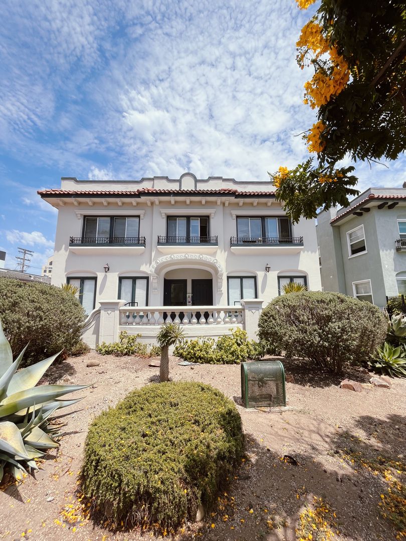 San Diego Apartment: 3935 4th Ave.