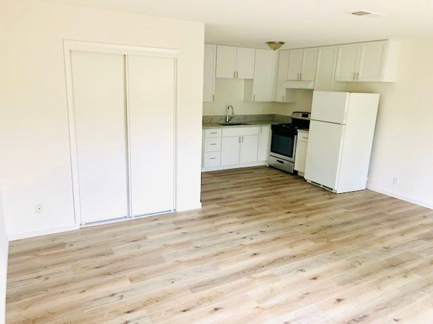 LAKESIDE Apartment: 8838 - 8840 LAKEVIEW ROAD