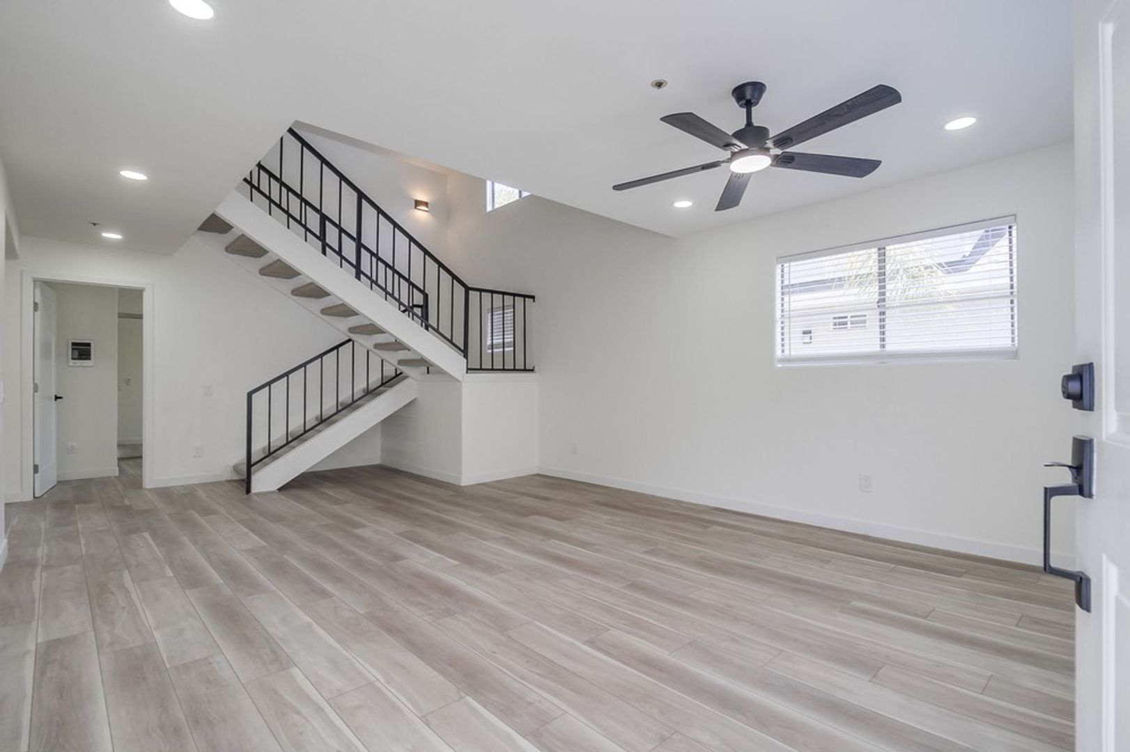 San Diego Apartment: 4967 AUBURN DR.