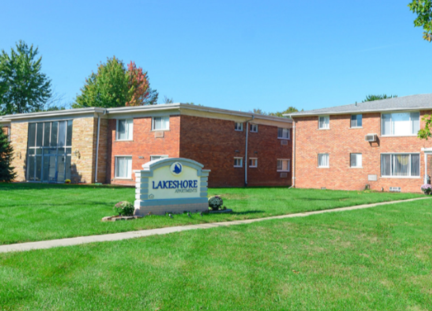 St. Clair Shores Apartment: 28721 Jefferson Avenue