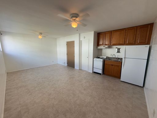 Ground Level Studio Apartment Available for Rent in Wailuku Town!
