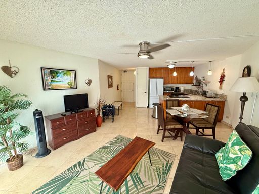Spacious Fully Furnished 1 Bedroom / 1 Bathroom Condo For Rent in Maalea Mermaid with an ocean view!