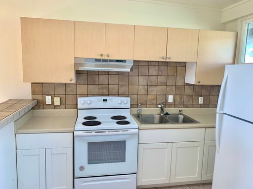 1 Bedroom / 1 Bathroom Ocean View Apartment in Wailuku!