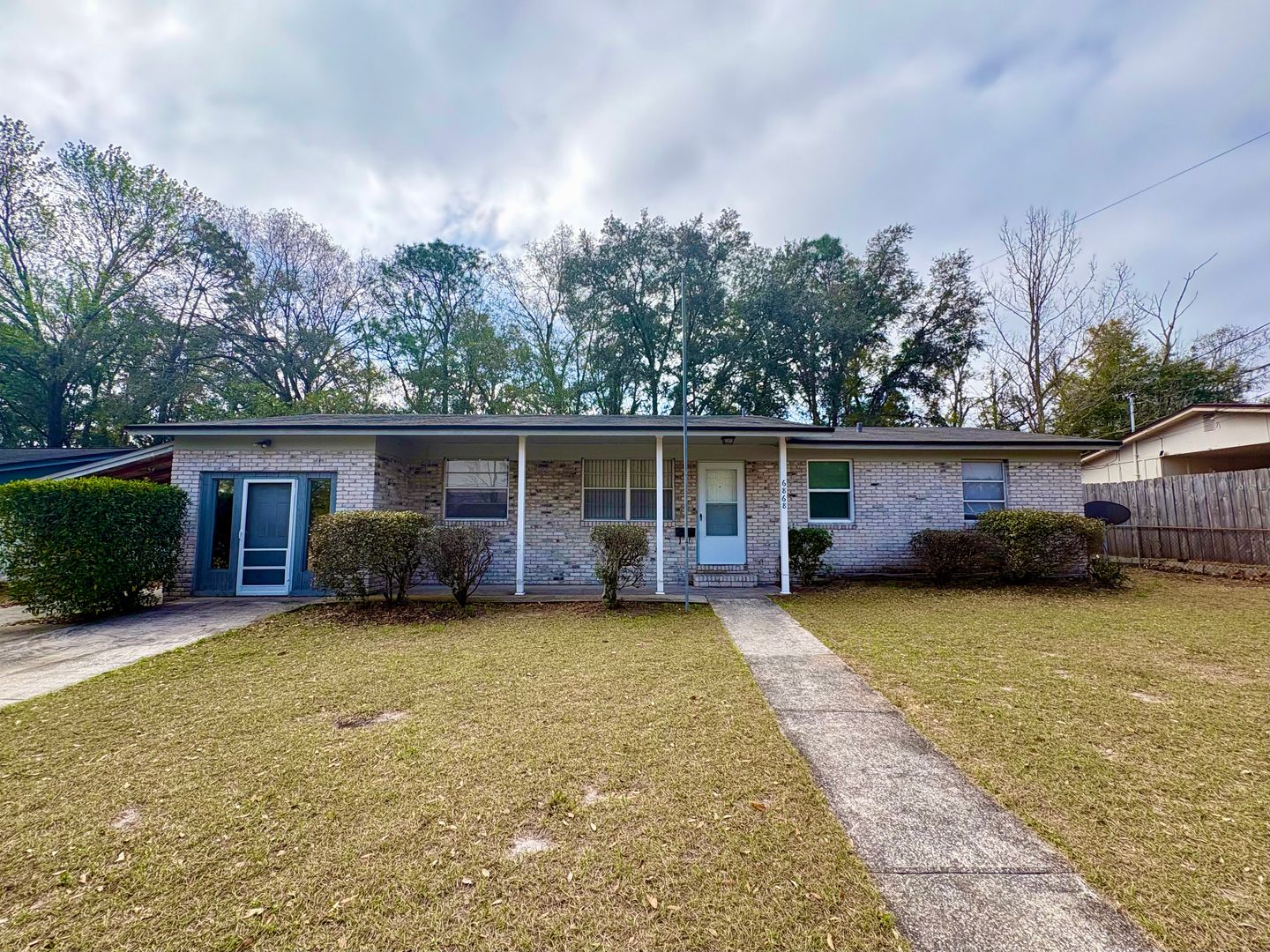 Jacksonville House: 6868 Medellin Ct