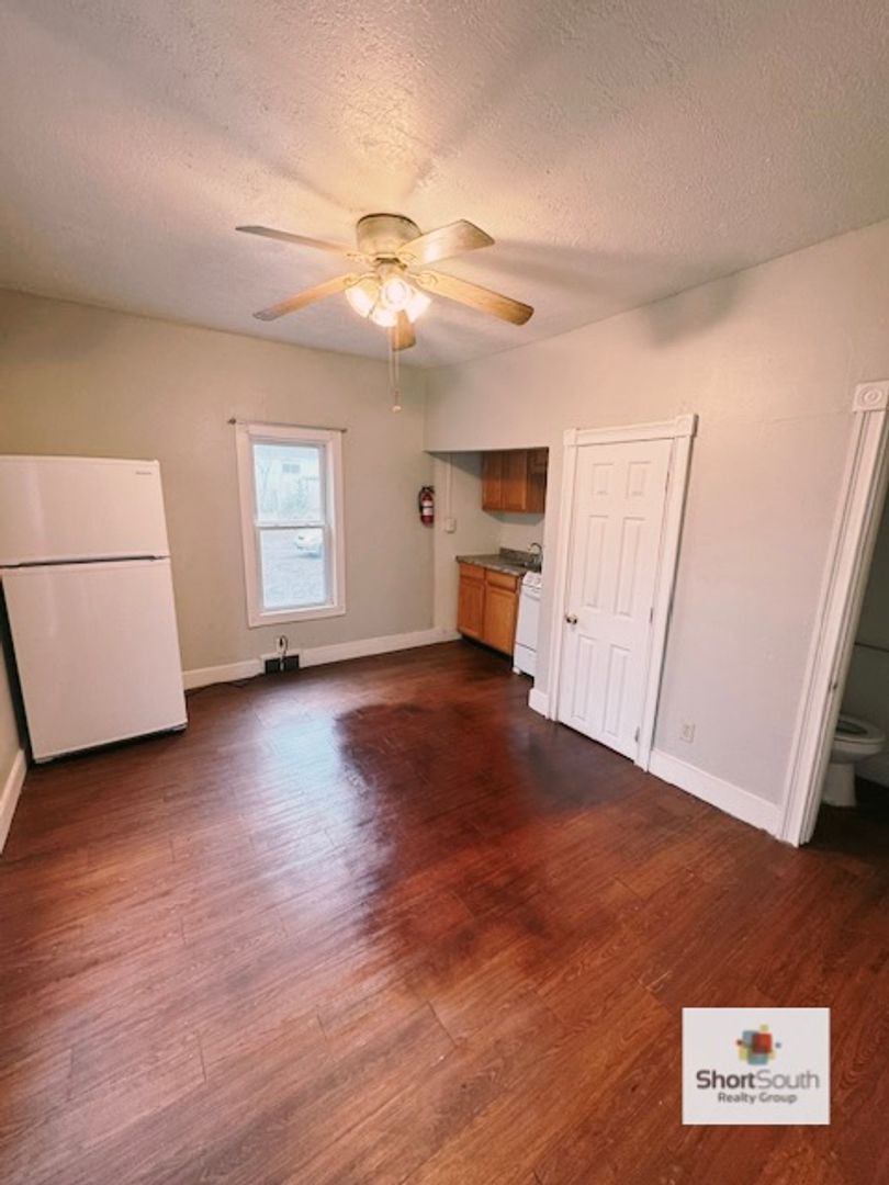 Lansing Apartment: 914 Eureka St