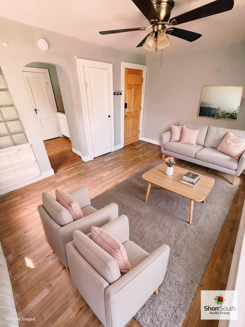 Lansing Apartment: 914 Eureka St