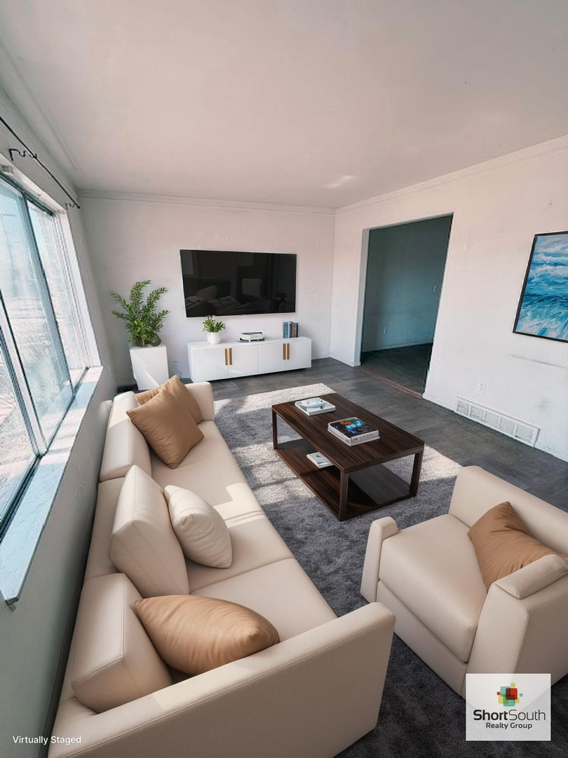 St Clr Shores Apartment: 20701 Gaffke St