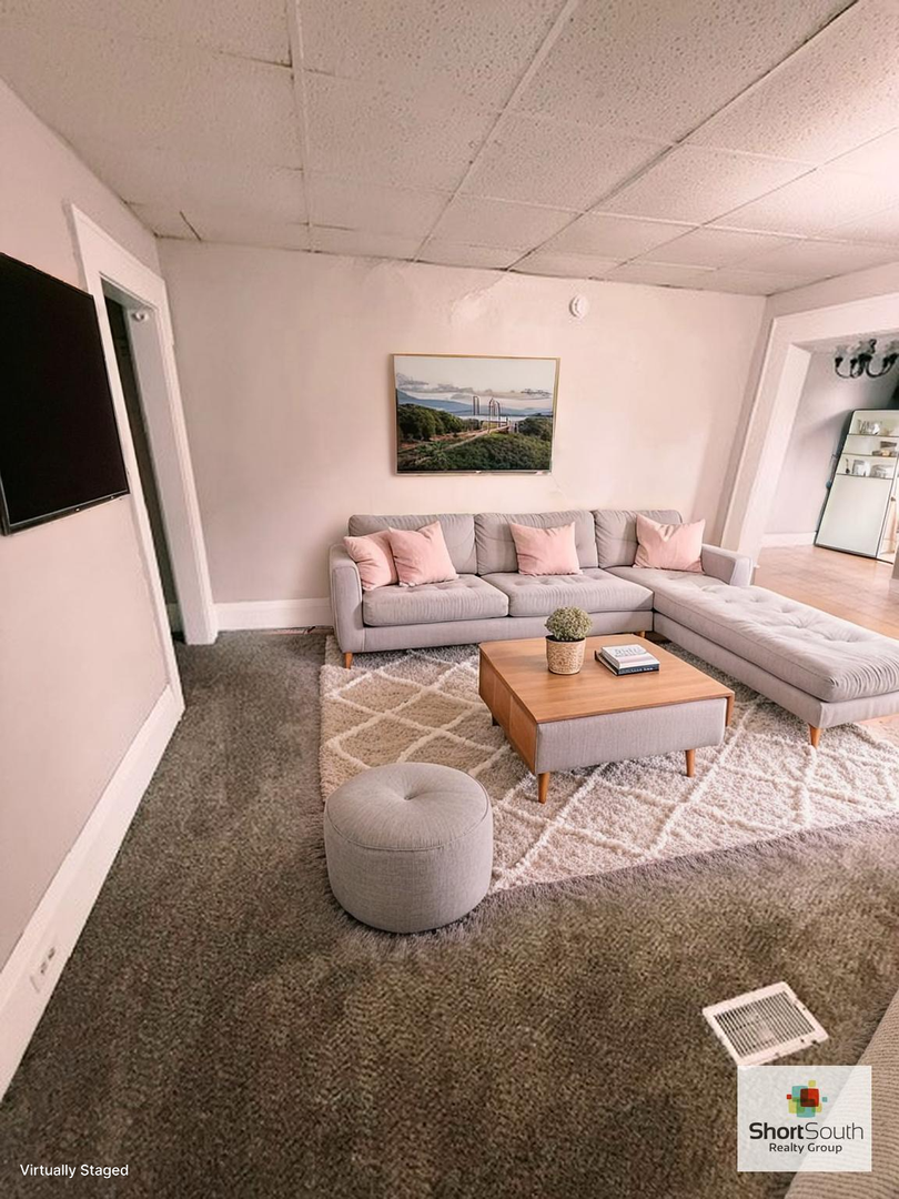 Grand Rapids Apartment: 608 Bates St SE