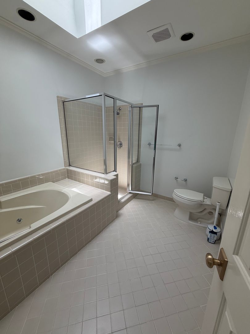 Charlotte House: 5906 Sharon Hills Rd,