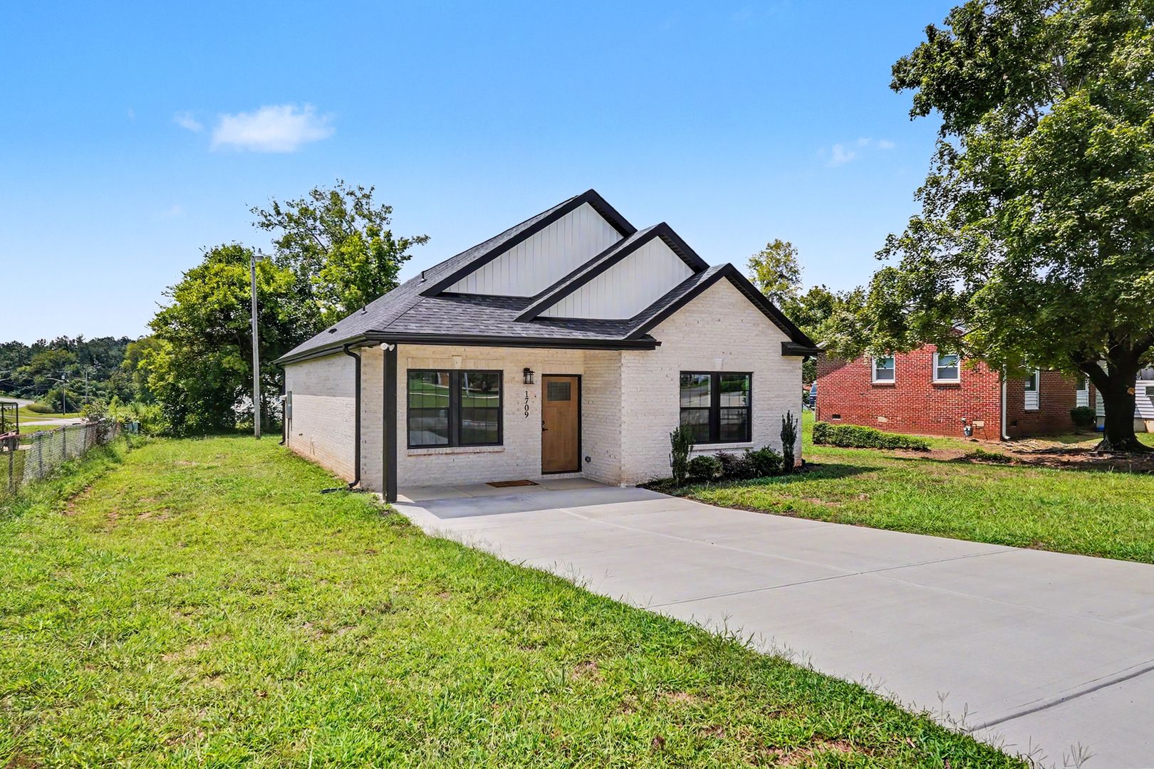 Rock Hill House: 1709 College Plaza Blvd.