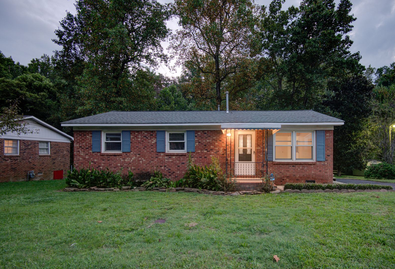 Mooresville House: 421 E McLelland Ave