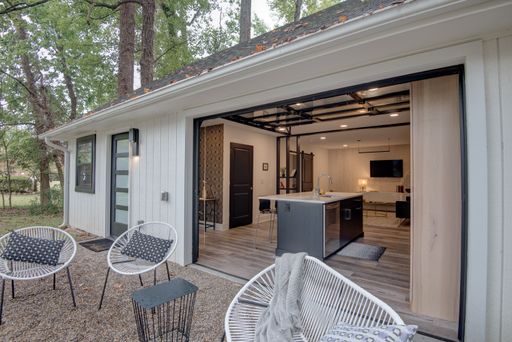 Sleek & Stylish Charlotte Getaway – Fully Furnished Guest House with High-End Finishes! – photo 1