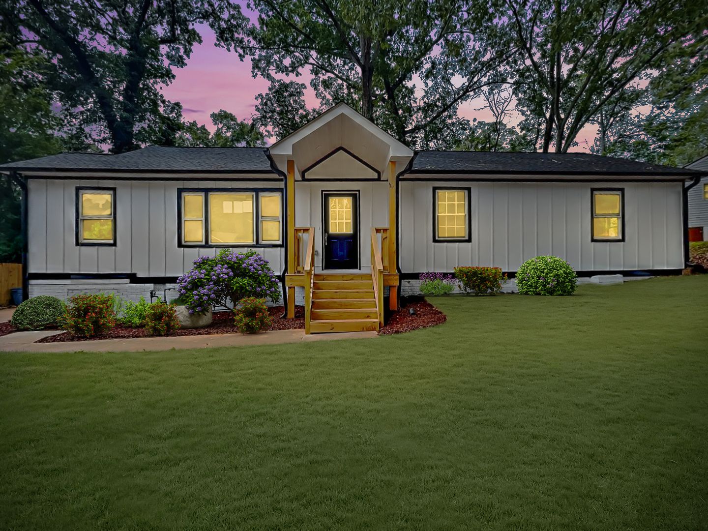 Charlotte House: 2633 Brentwood Pl