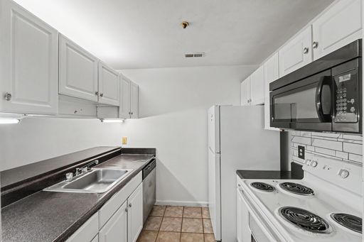 Spacious 4-Bedroom Condo Across from UNC Charlotte! – photo 1