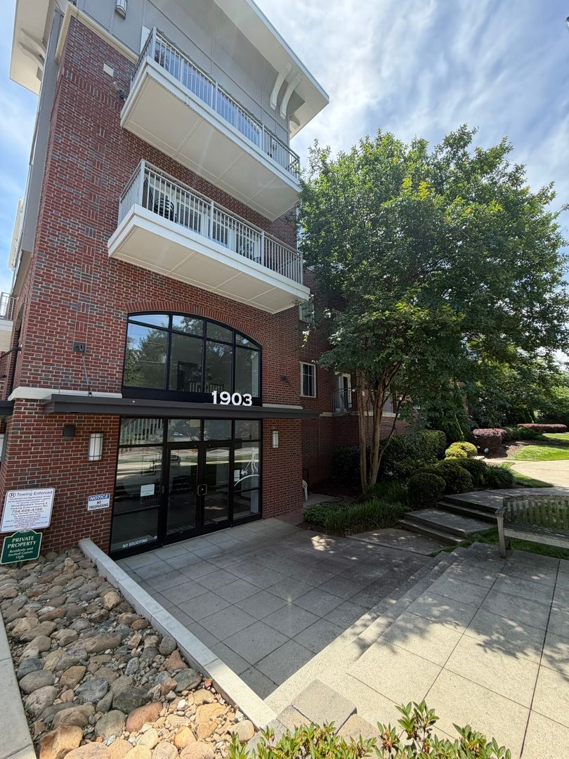 Charlotte House: 1903 Kenilworth Ave, Unit 306-A