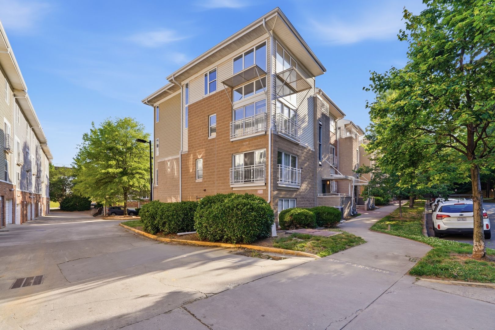 Charlotte House: 3623 Warp St,