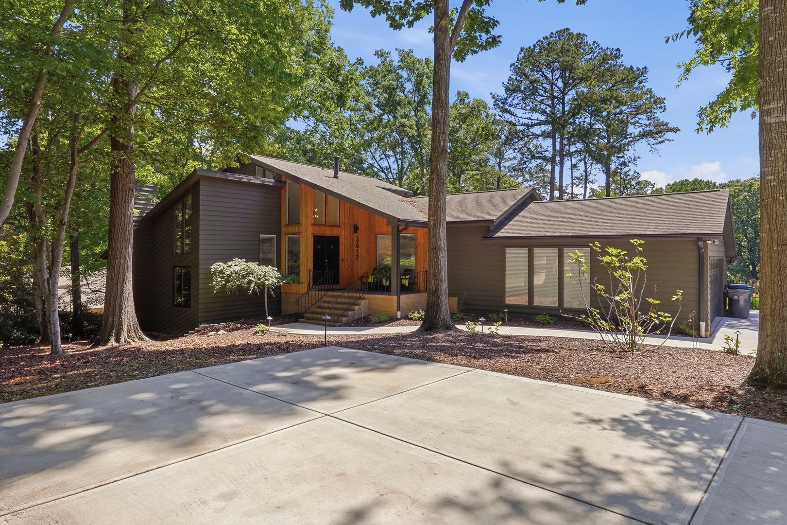 Charlotte House: 3617 Smokerise Hill Dr