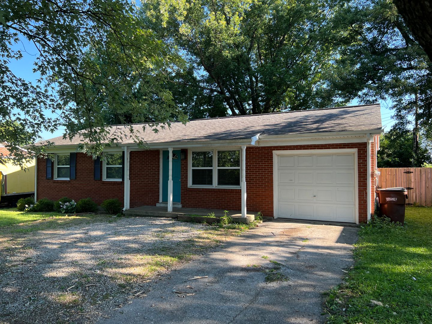 3 bedroom 1 bath house & 1 car Garage