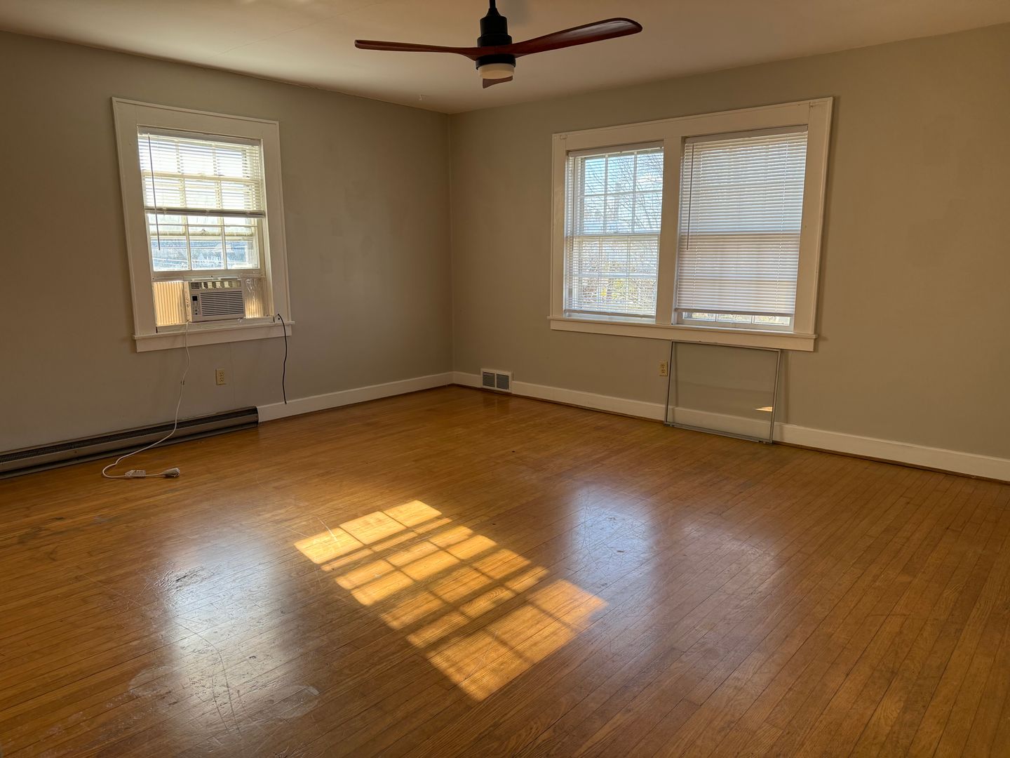 Georgetown Apartment: 106 Montgomery Ave