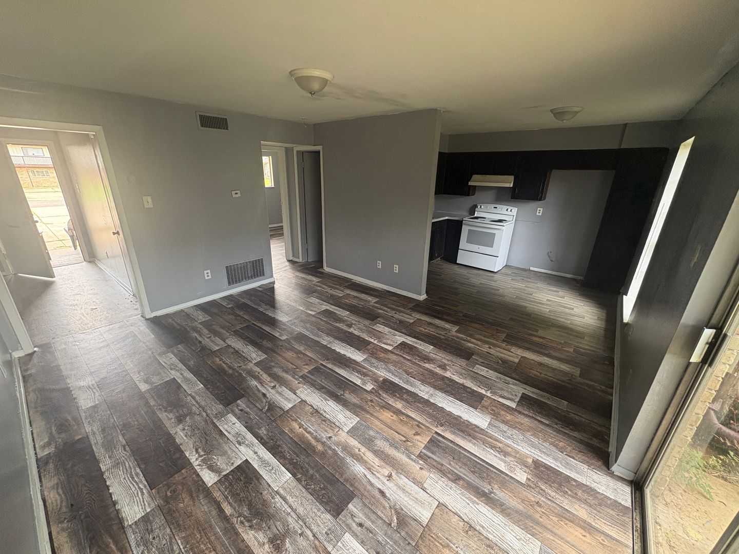 Shreveport Apartment: 105-106 E. Egan St.