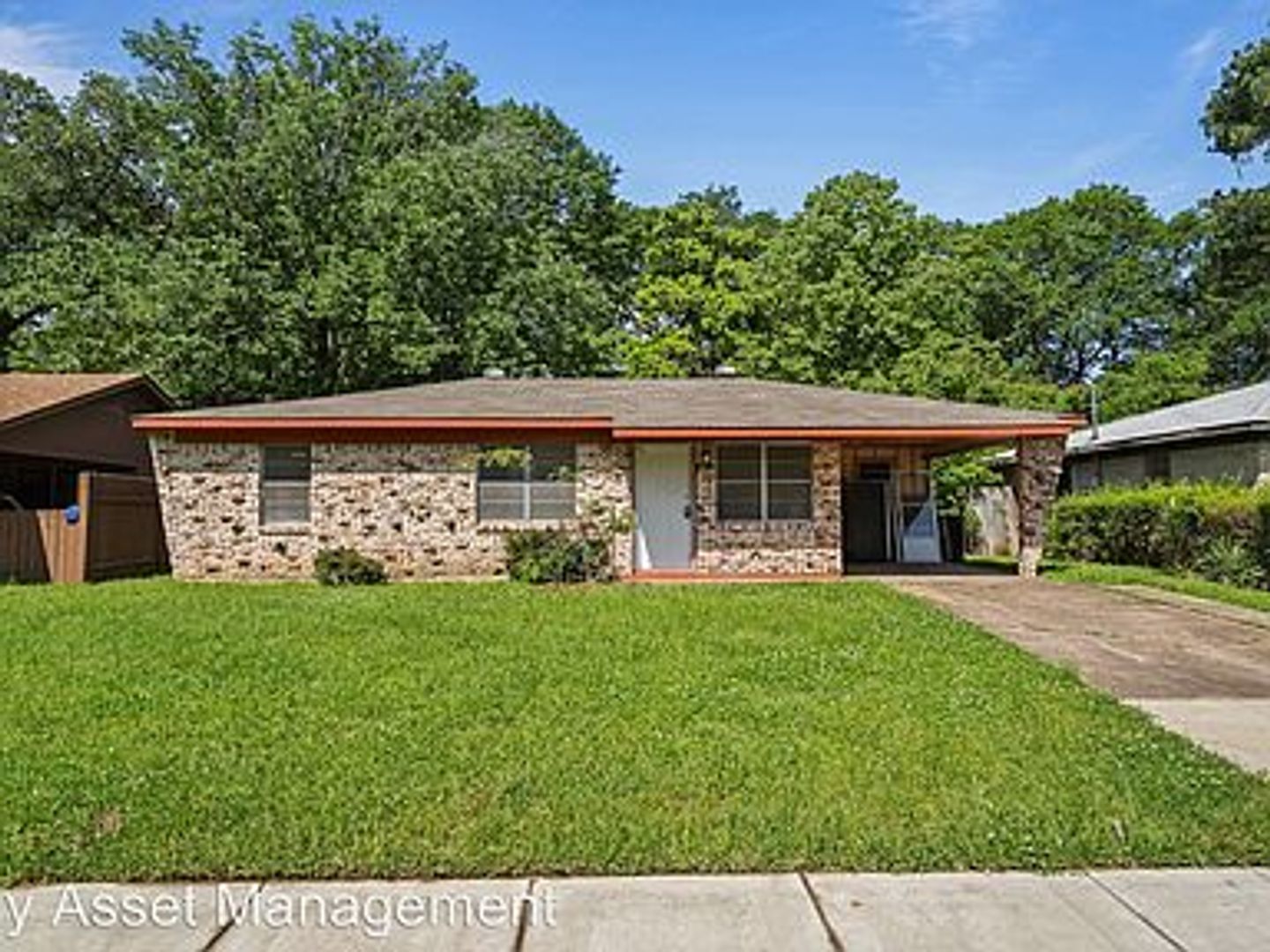 Shreveport House: 7726 Woodfield Dr