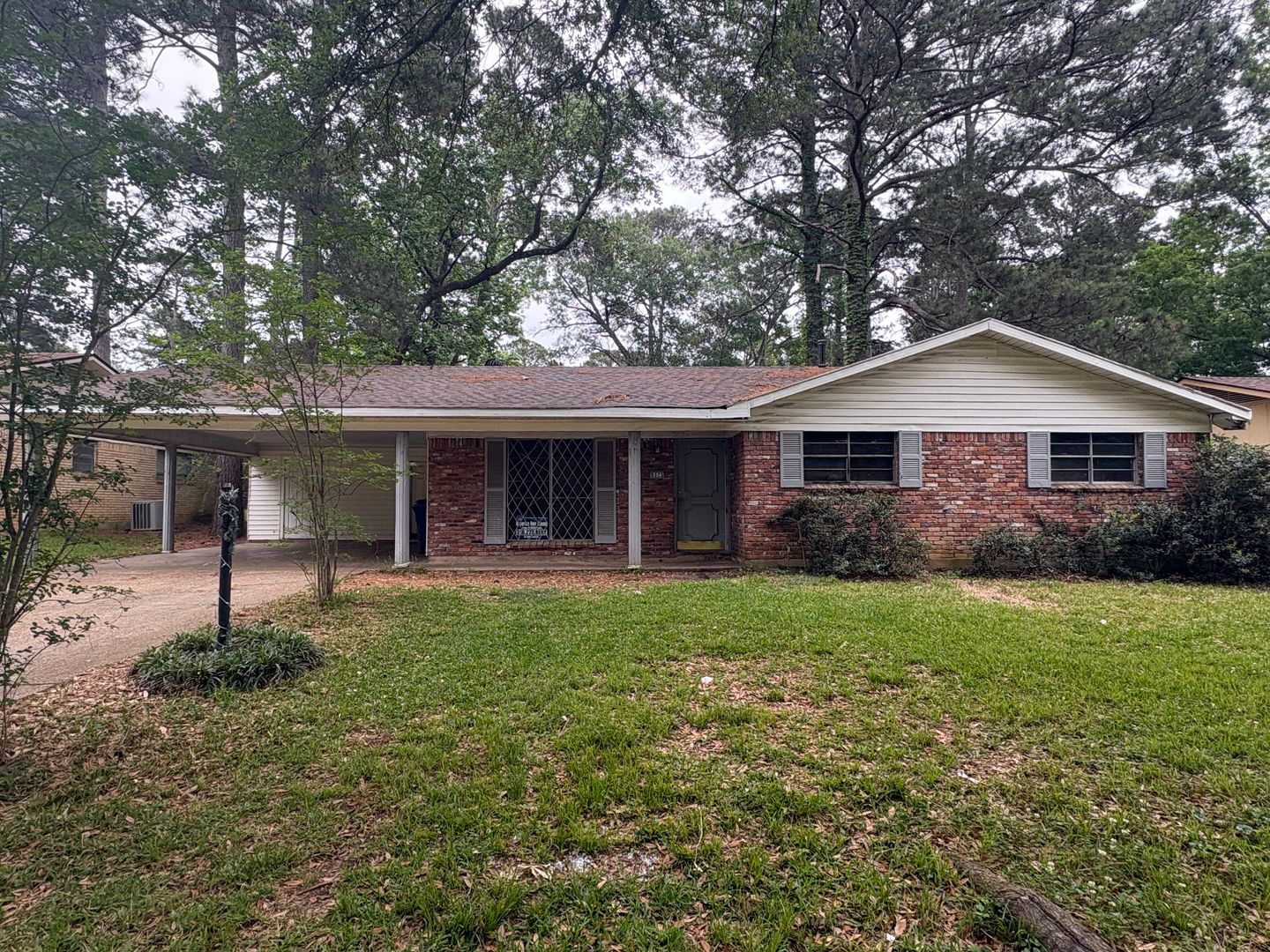 Shreveport House: 9373 Delores Dr