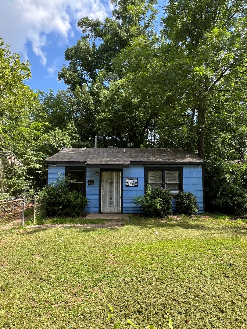 Shreveport House: 1830 Lyons St