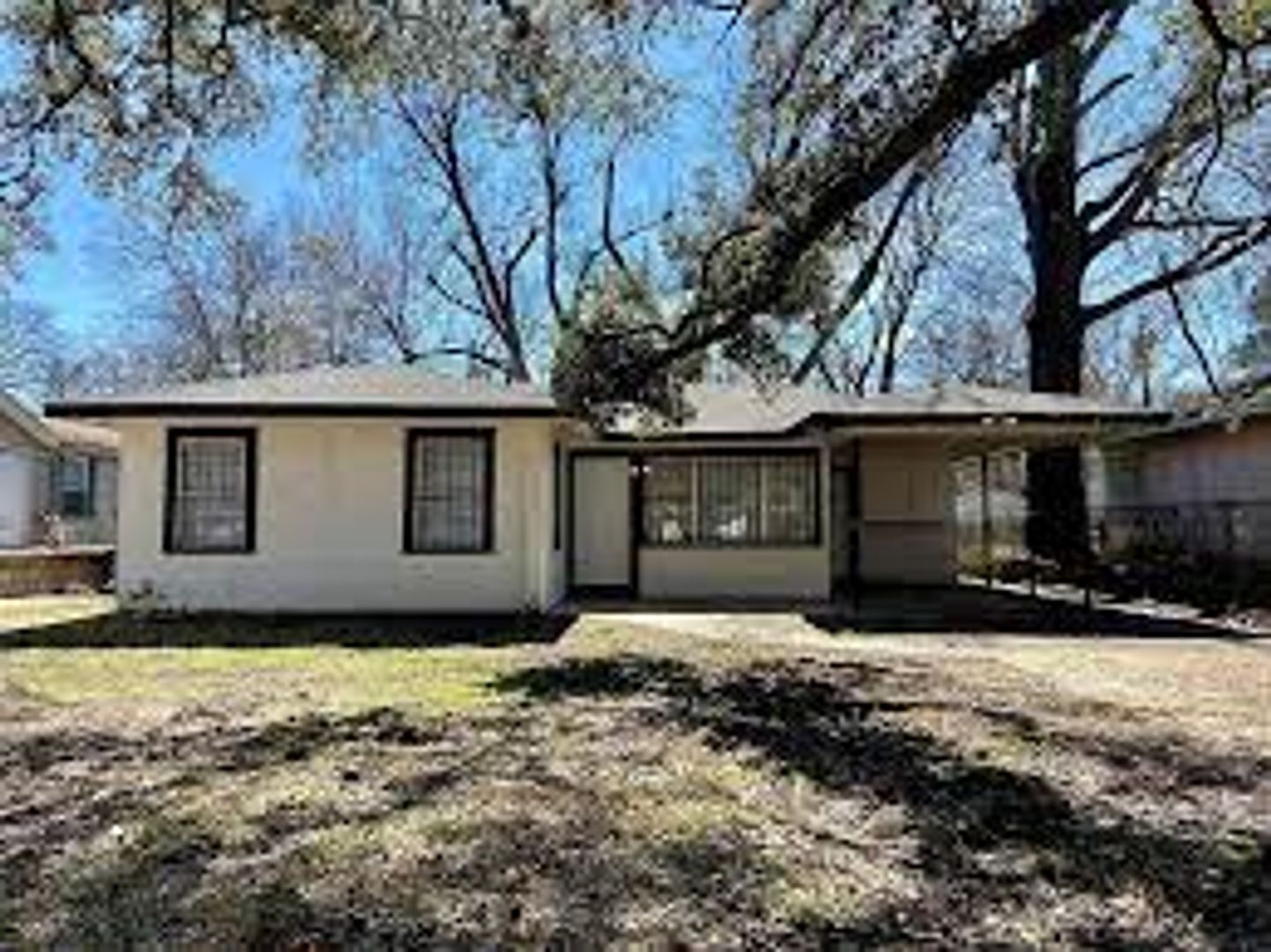 Shreveport House: 261 E. Jordan St