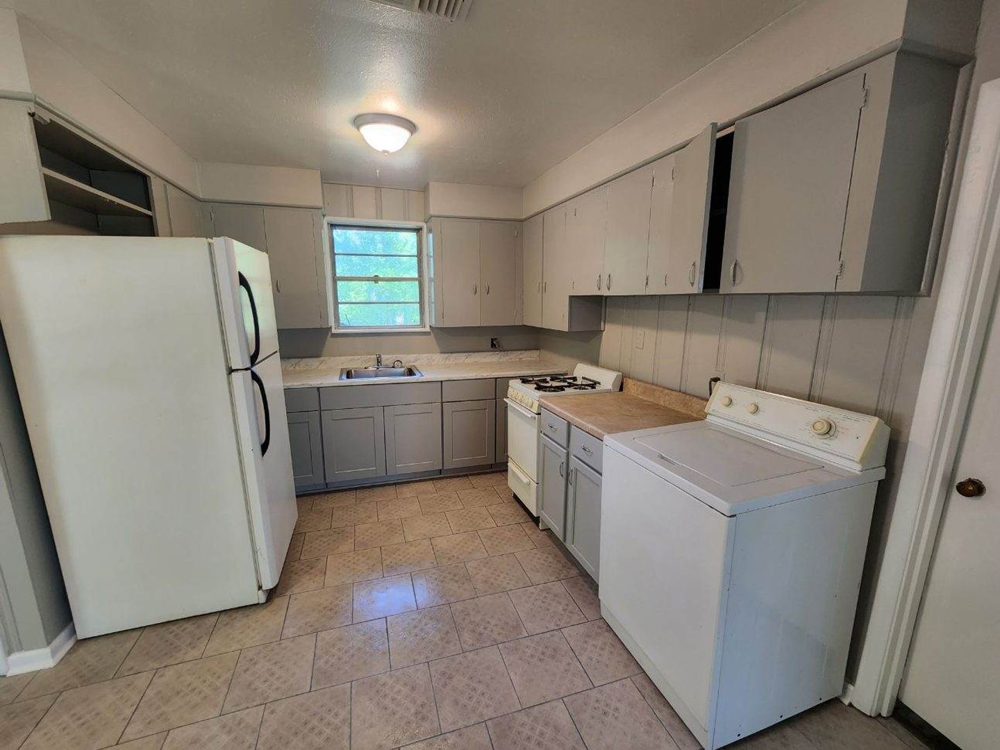 Completely refinished and updated!!