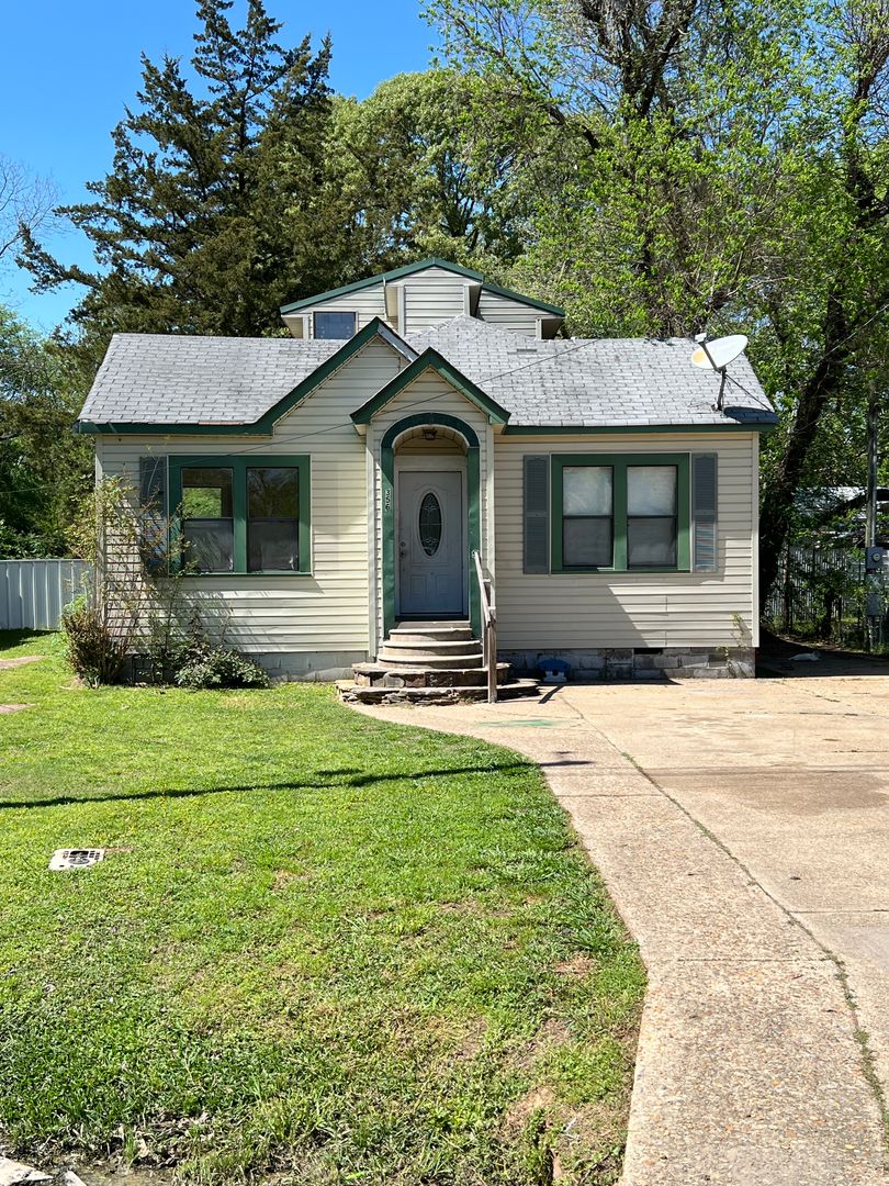 Blanchard House: 356 W. Birch Ave