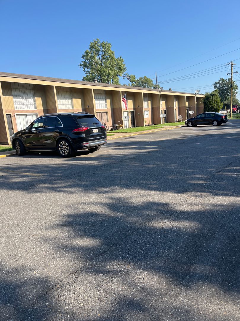 Shreveport Apartment: 7720 East Kings Hwy