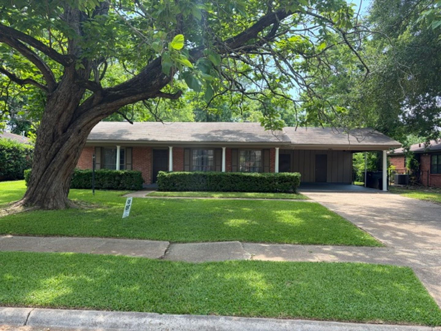 Shreveport House: 1730 Bayou Drive