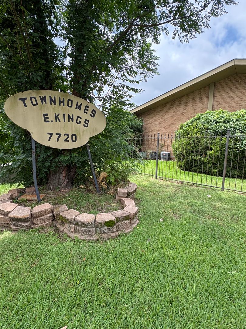 Shreveport Apartment: 7720 East Kings Hwy