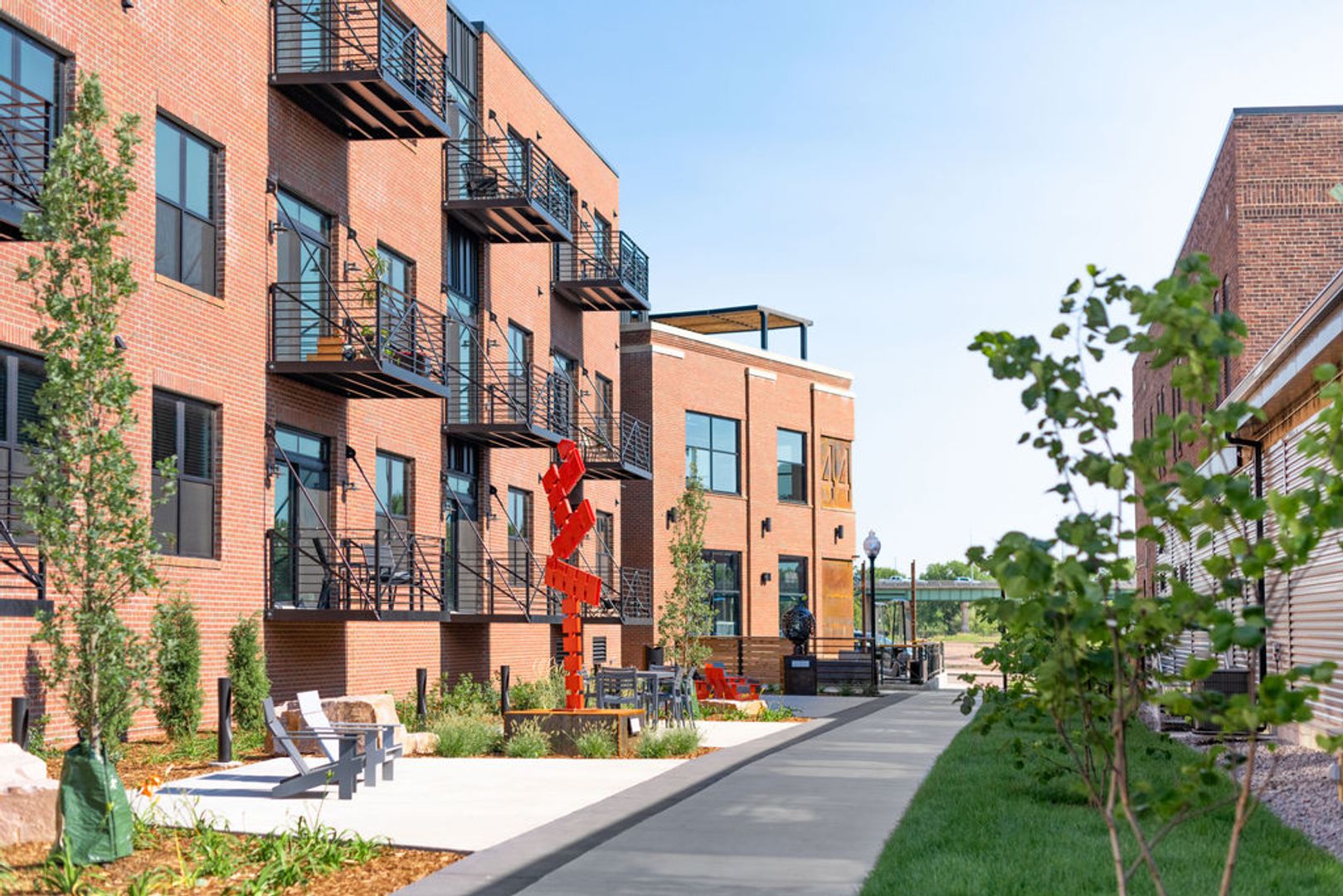 Sioux Falls Apartment: 440 E 8th St