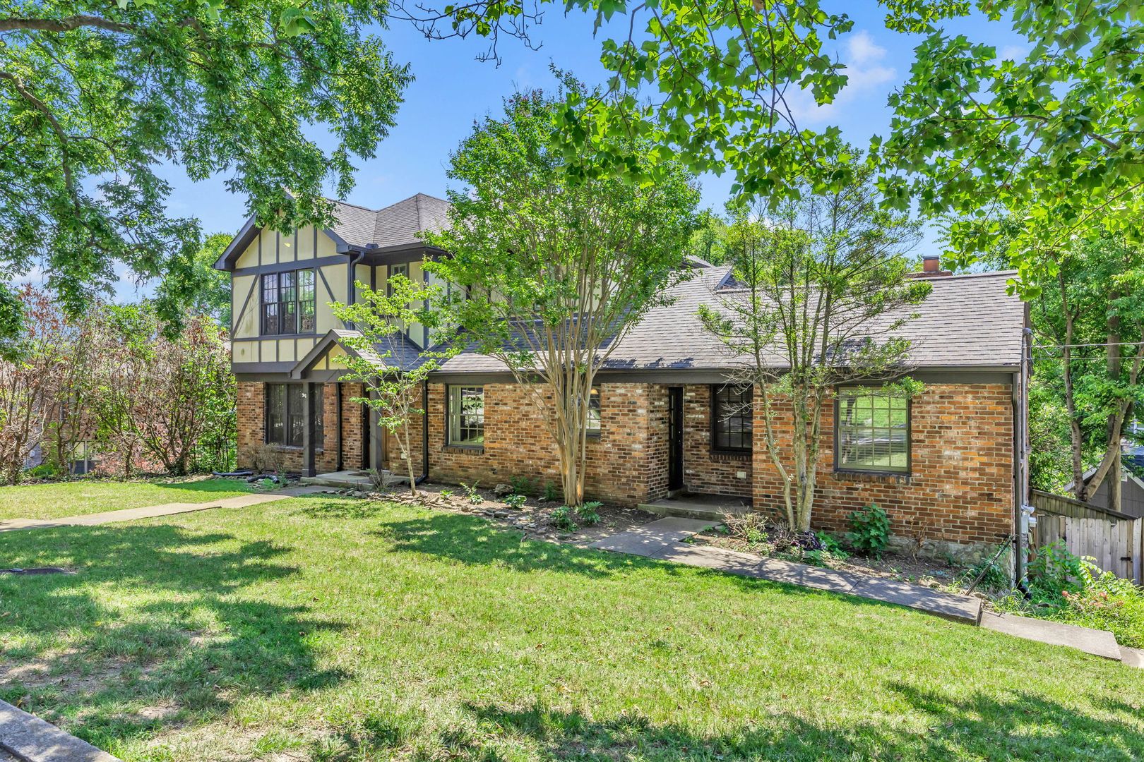 Nashville House: 520 32nd Ave S