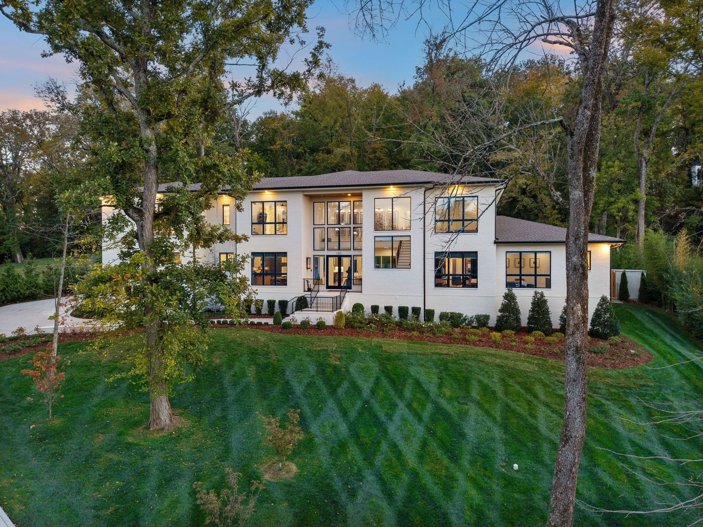 Nashville House: 1323 Harding Pl