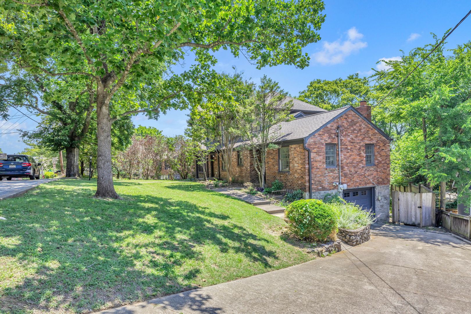 Nashville House: 520 32nd Ave S