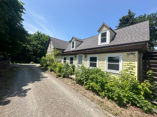 Spacious 4–5 Bedroom Home on French Island – Old Town