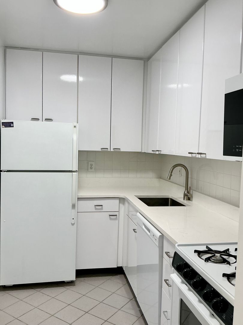 New York Apartment: 150 E 18th Street