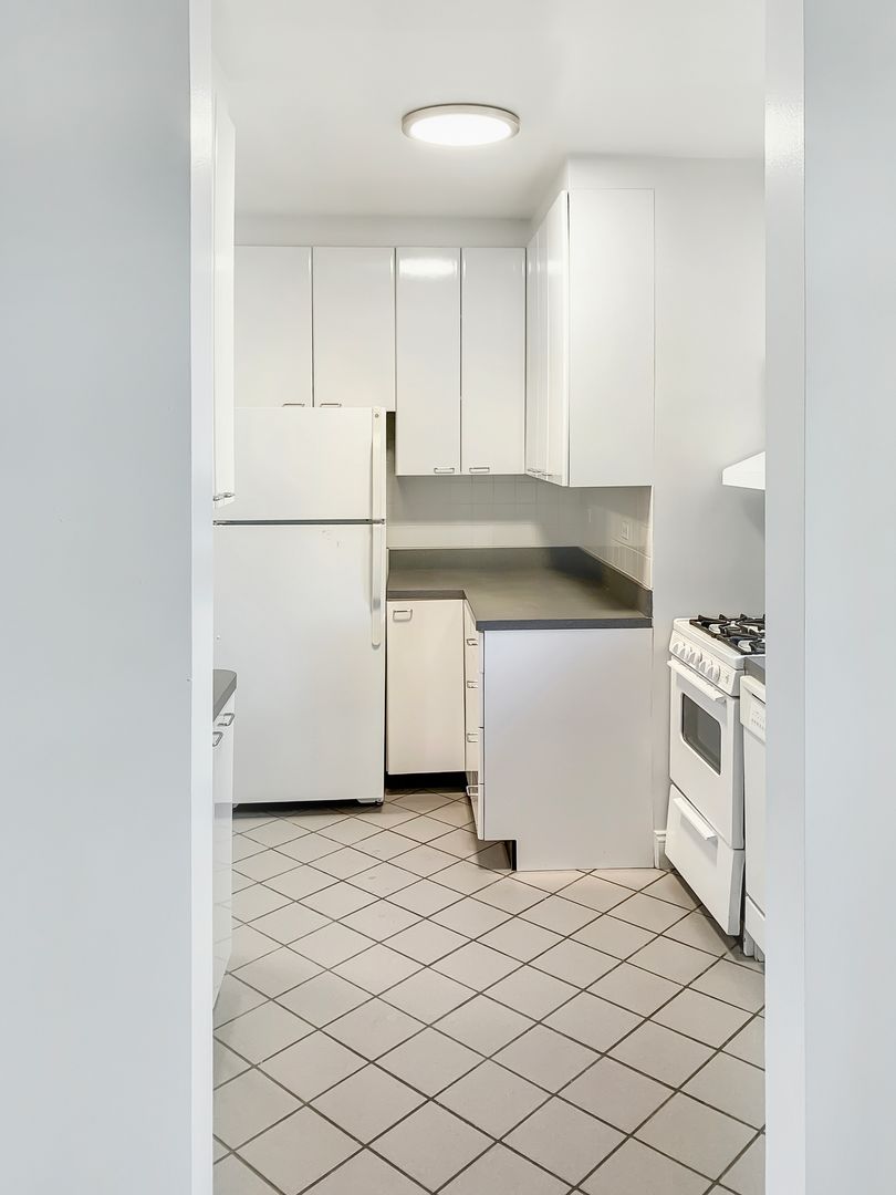 Forest Hills Apartment: 150 Greenway Terrace