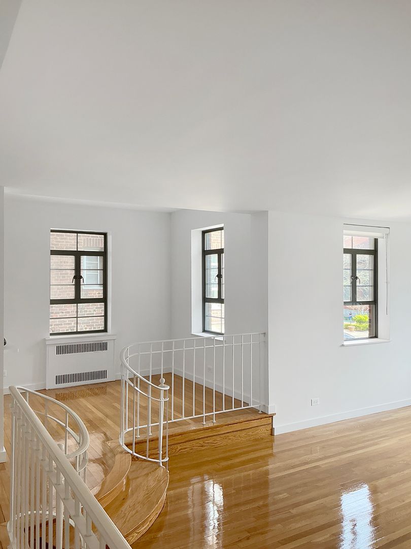 Forest Hills Apartment: 150 Greenway Terrace