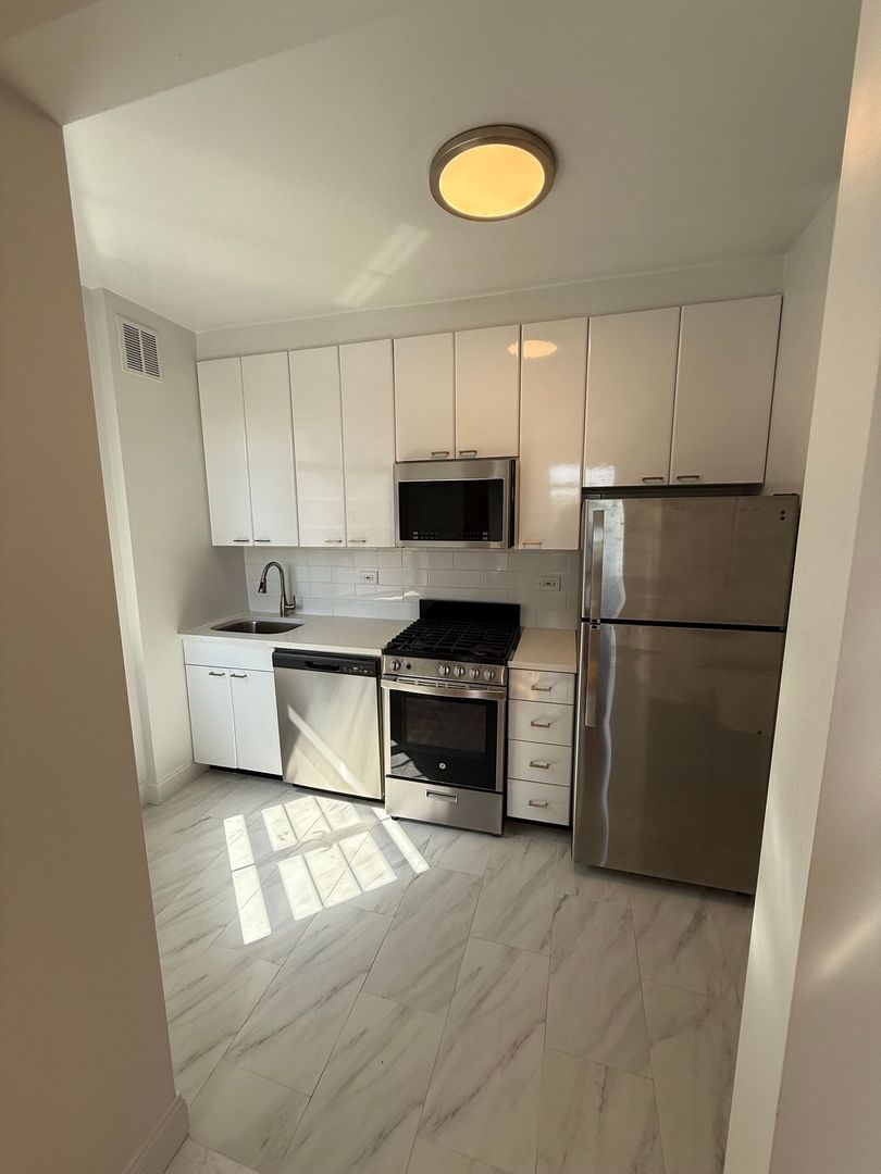 Forest Hills Apartment: 150 Greenway Terrace