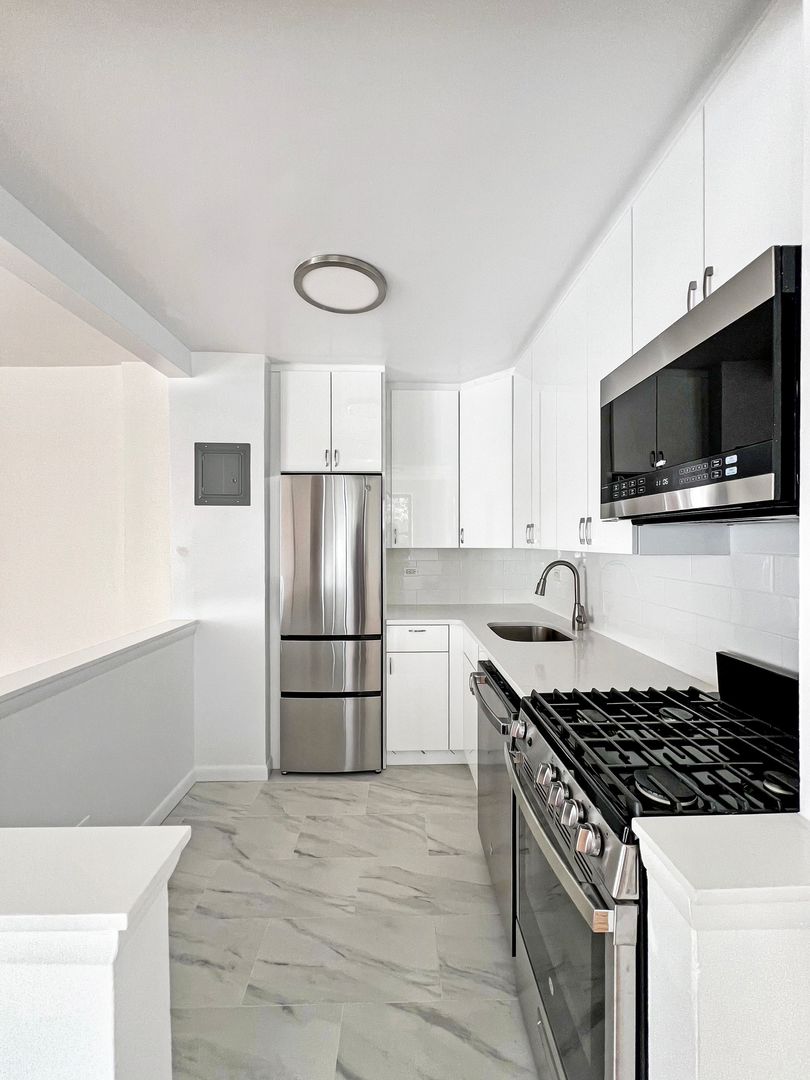 New York Apartment: 150 E 18th Street