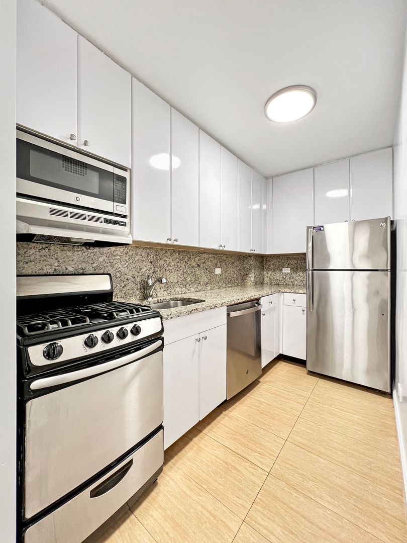 New York Apartment: 150 E 18th Street
